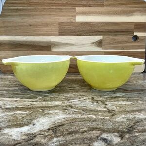 2 Vintage Pyrex Verde Cinderella Nesting Bowls Yellow-Green 1.5 pt #401